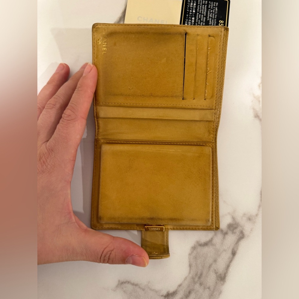 CHANEL Yellow Leather Card Holder - Picture 4 of 9